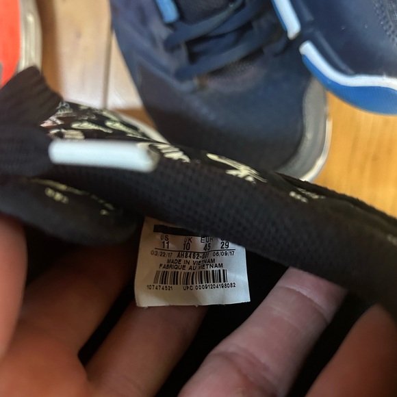 Men’s Nike Air shoes - Picture 2 of 3